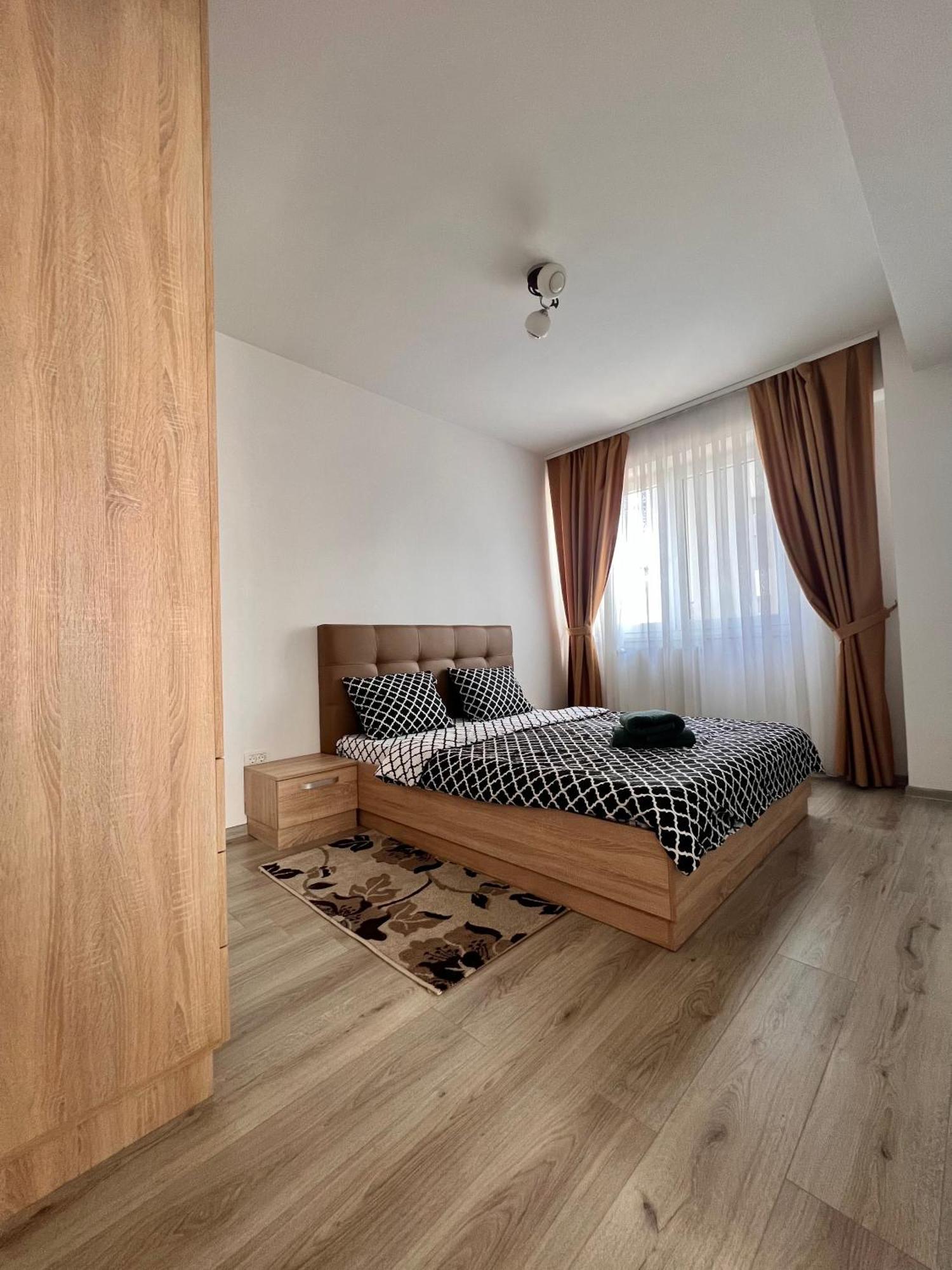 Apartament Madeira Apartment Oradea Exterior photo